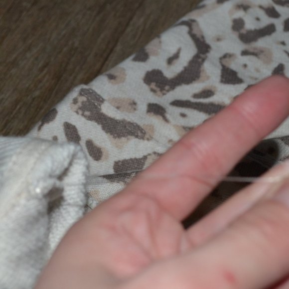 NWT Aerie Quarter Zip Leopard Neutral Pullover Sweatshirt Size Extra Small - Picture 4 of 5